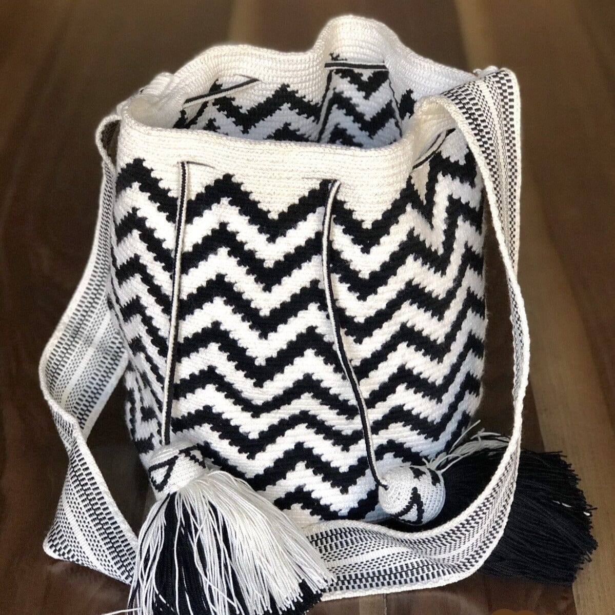 Chevron Perissa Beach Bags | Black and White Crochet Crossbody Bag - L - Colorful 4U - Special Edition Crochet Boho Bag - Crossbody/Shoulder Bucket Bag